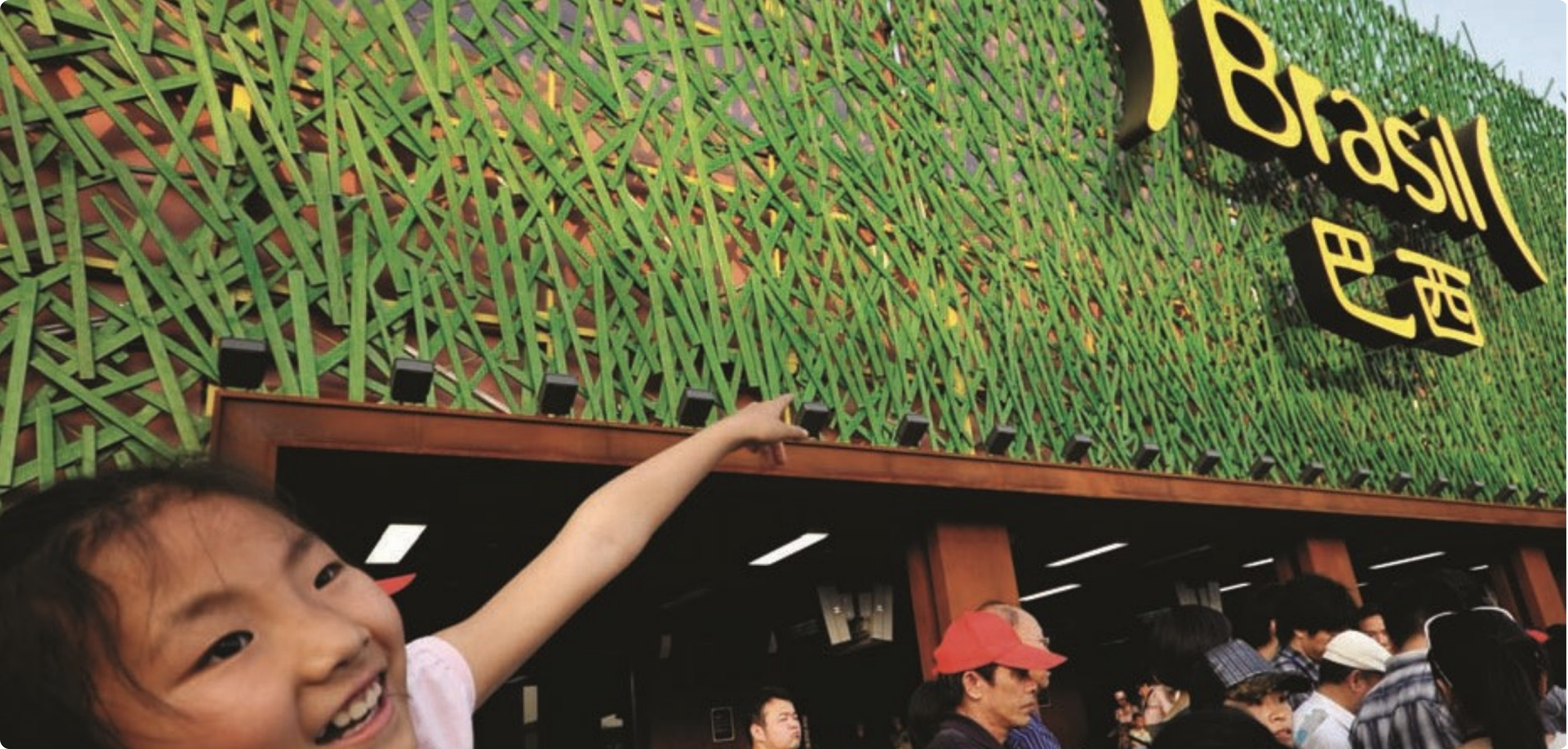 ApexBrasil coordinated the Brazil Pavilion at several Expos: Shanghai in 2010, Milan in 2015, Dubai in 2021, and is now organizing the Pavilion for Expo Osaka. The Brazil Pavilion at Expo Milan 2015 (above) attracted 5.3 million visitors, accounting for nearly 25% of the total 21.5 million attendees.
